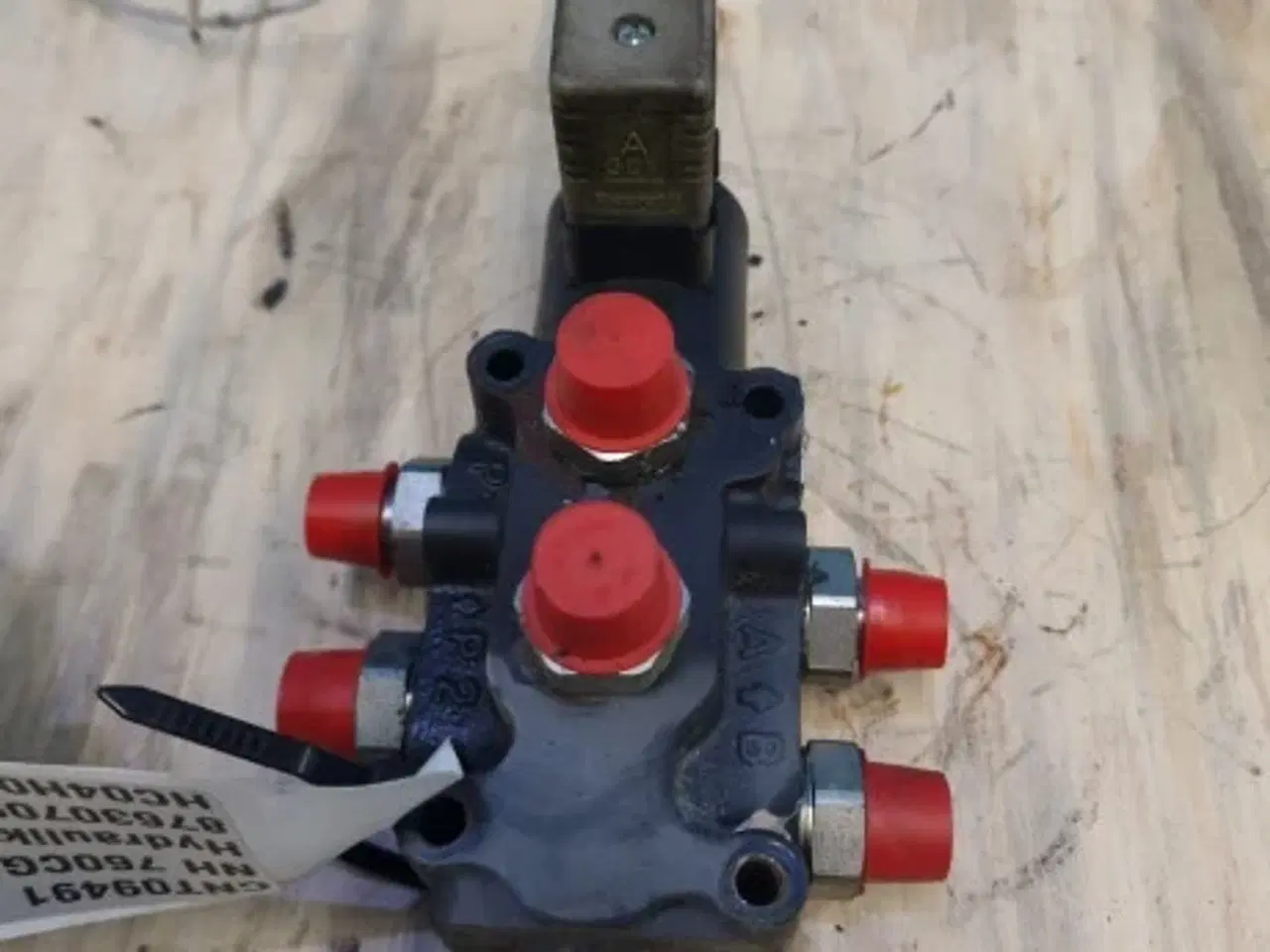 Billede 6 - New Holland 760CG 35Ft Hydraulikventil 87630709