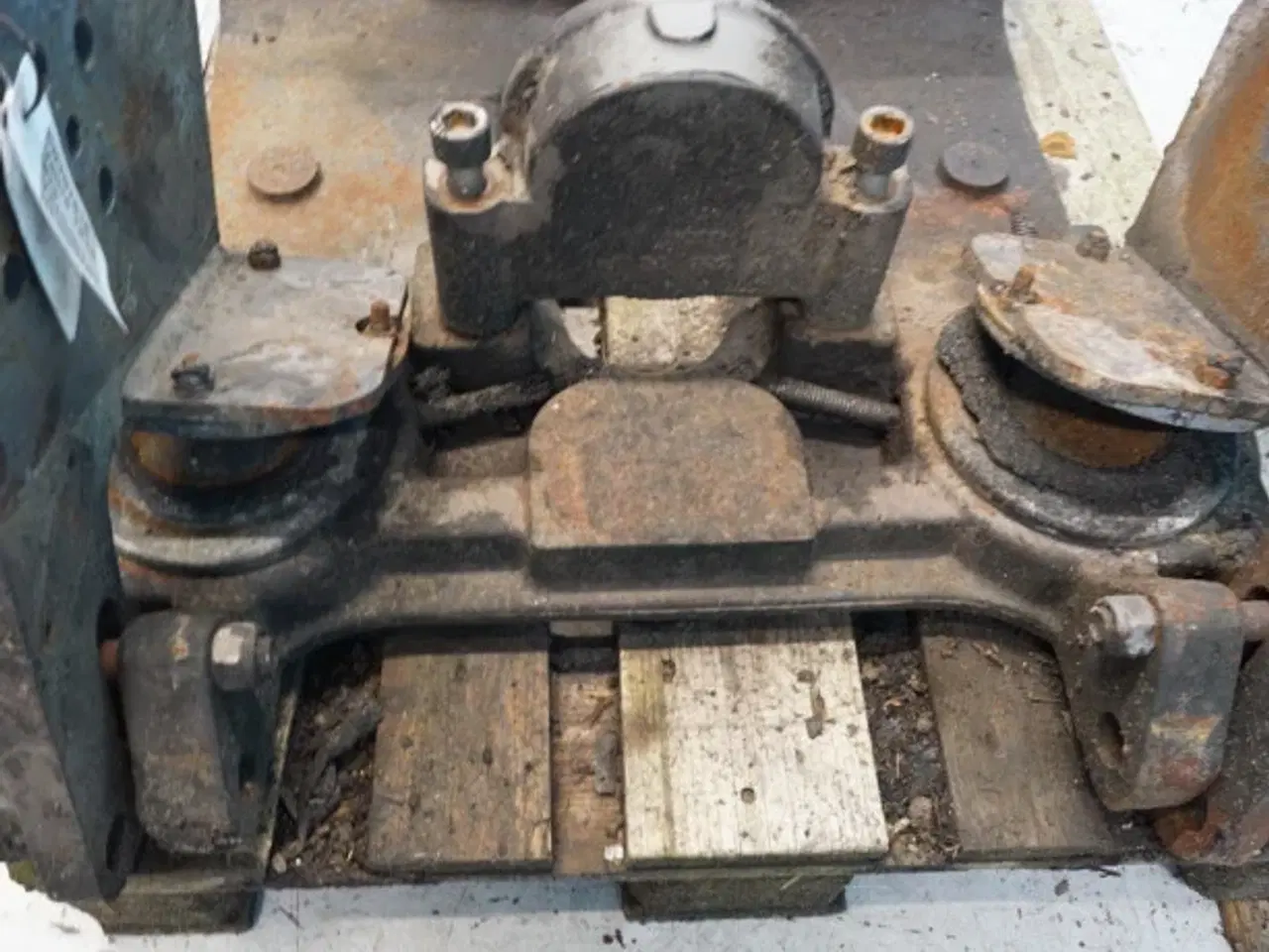 Billede 4 - Valtra T213 Forbro / Affjedring 