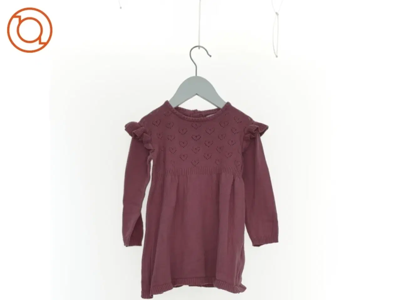 Billede 1 - Rosa kjole i strik-aftigt stof og hjertemønstermed flæser, Ergee (str. 86)