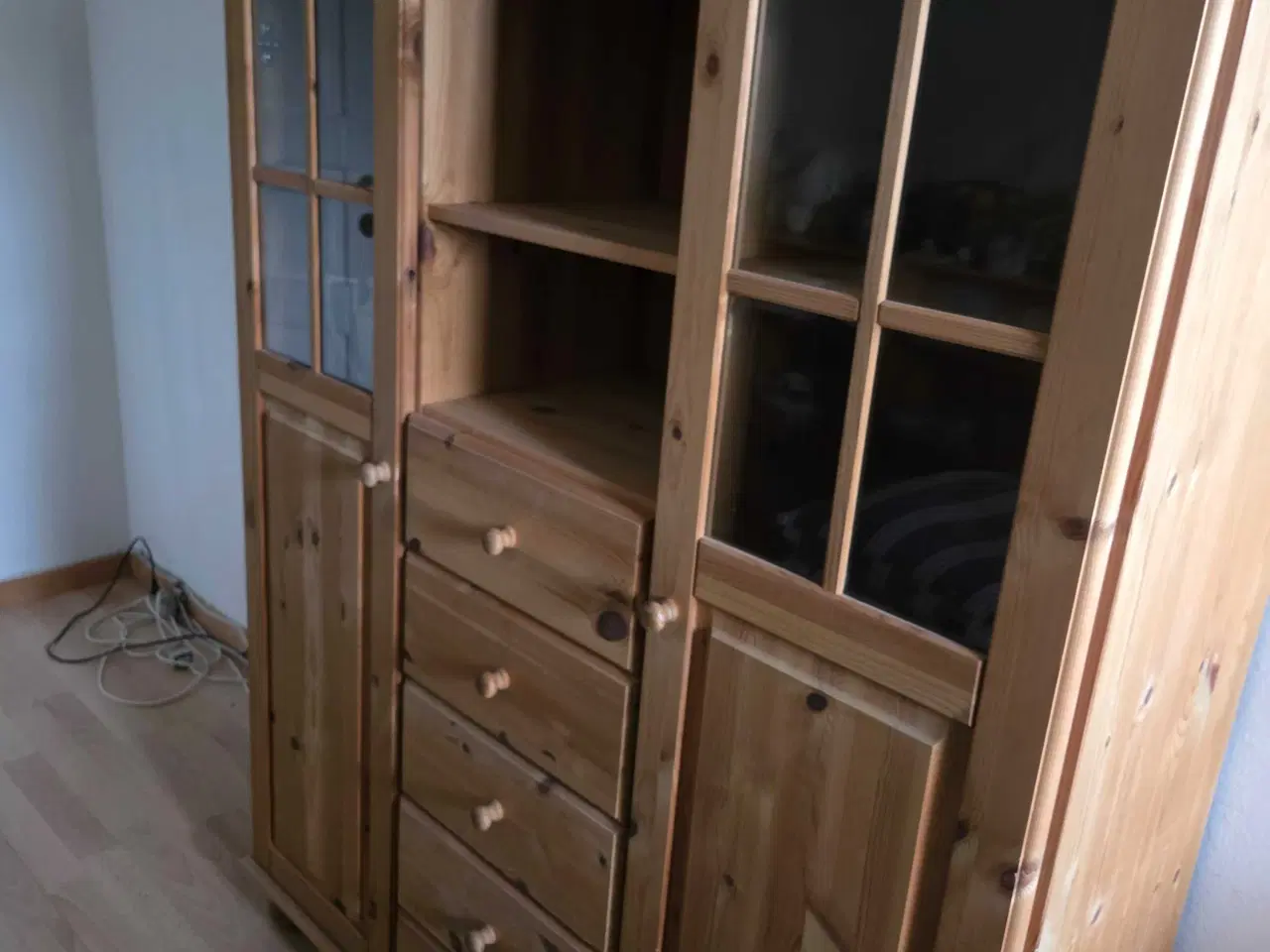 Billede 3 - Skab i fyrretræ 