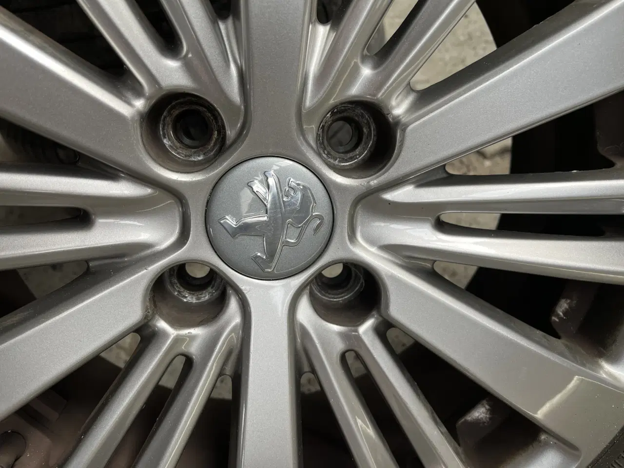 Billede 2 - Alufælge 16” med gode sommerdæk