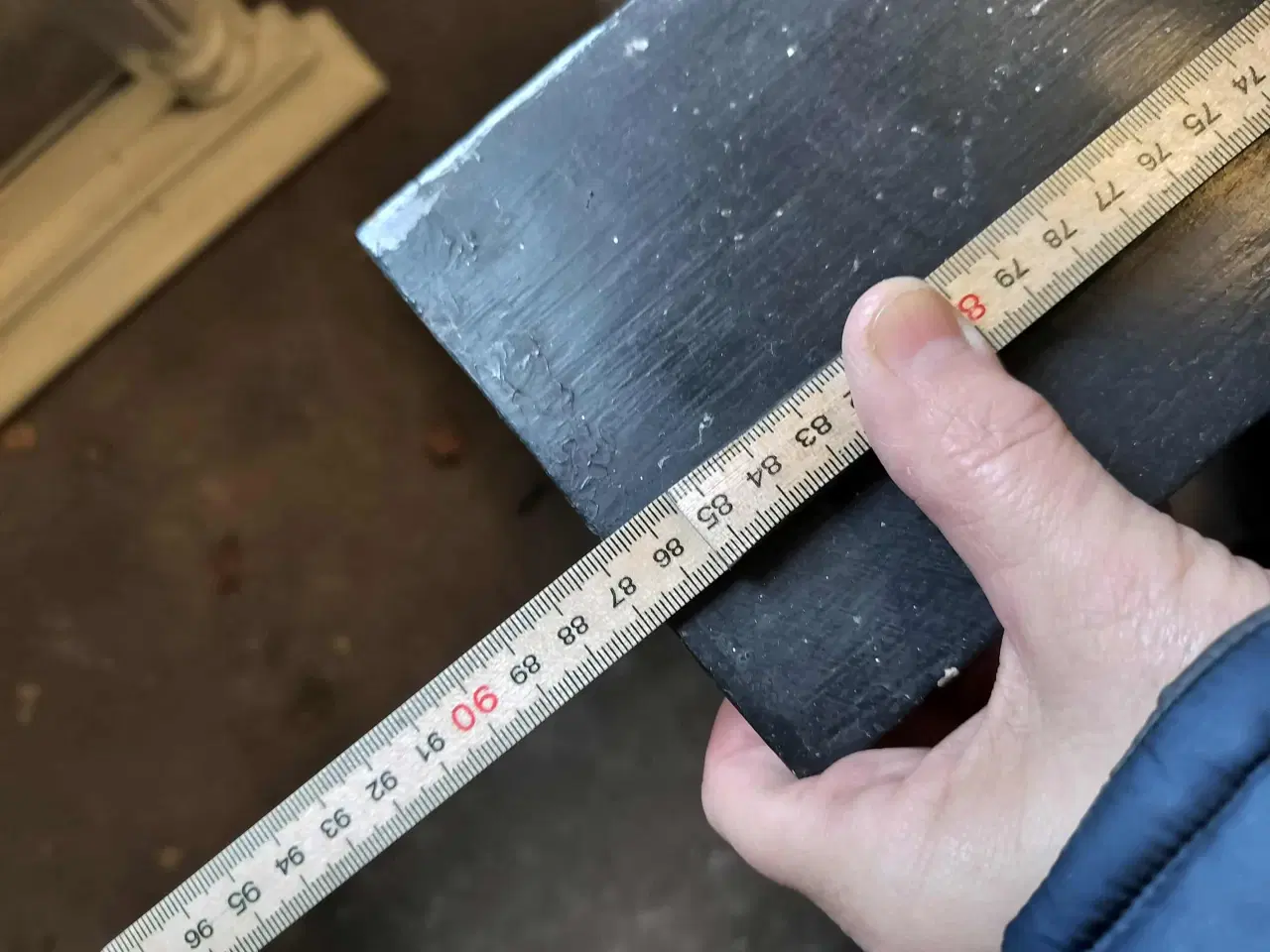 Billede 3 - Malet tallerkenrække med kroge til krus