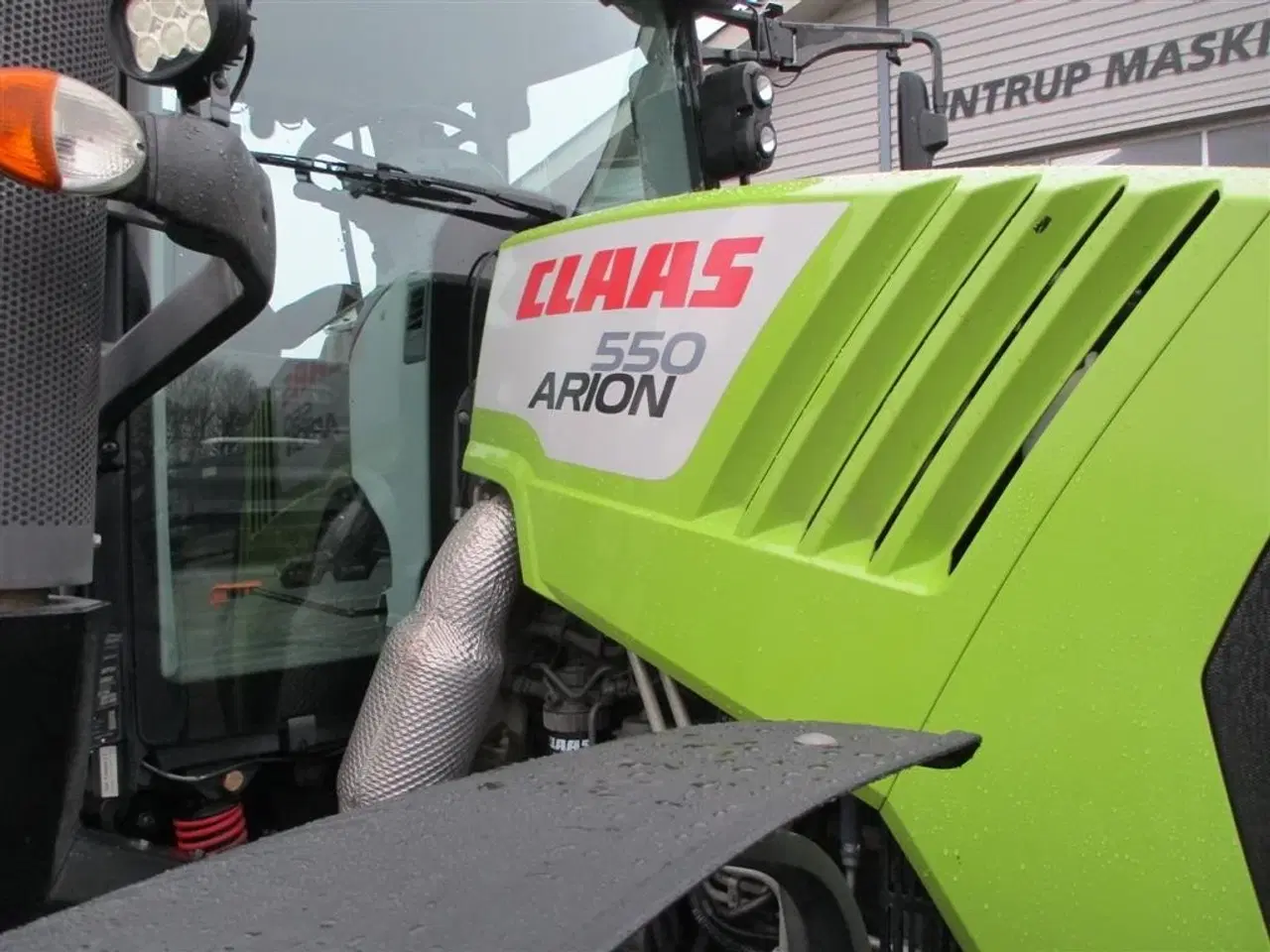 Billede 21 - CLAAS ARION 550 C-matic med frontlift, affjedret foraksel og affjedret kabine.