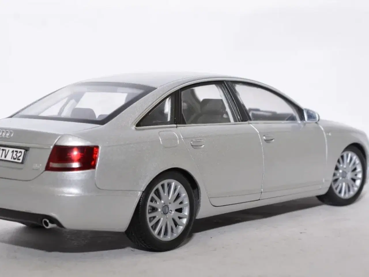 Billede 6 - 1:18 Audi 6 C6 3.2 V6 2006