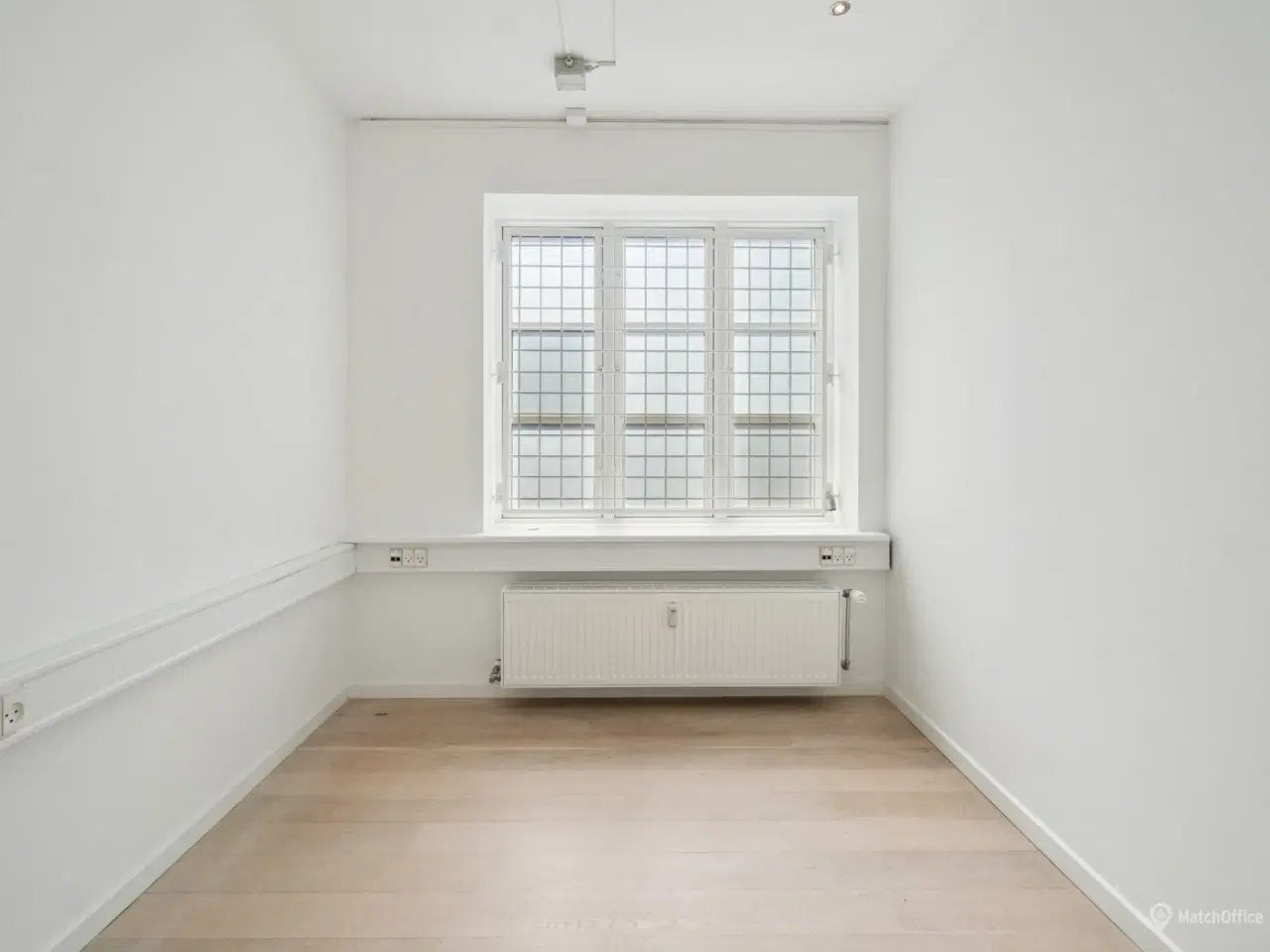 Billede 11 - Nyistandsat værkstedskontor på Jagtvej med parkering