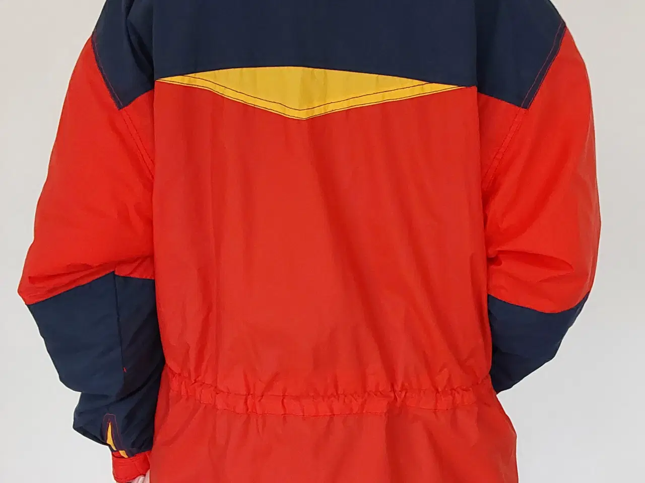 Billede 2 - Skijakke, flot og dejlig varm str. S.