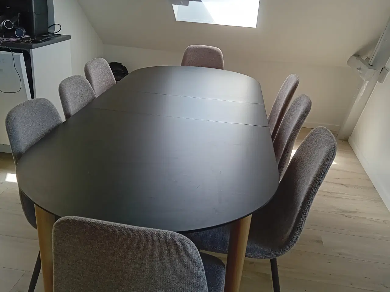 Billede 1 - Spisebord og stole 