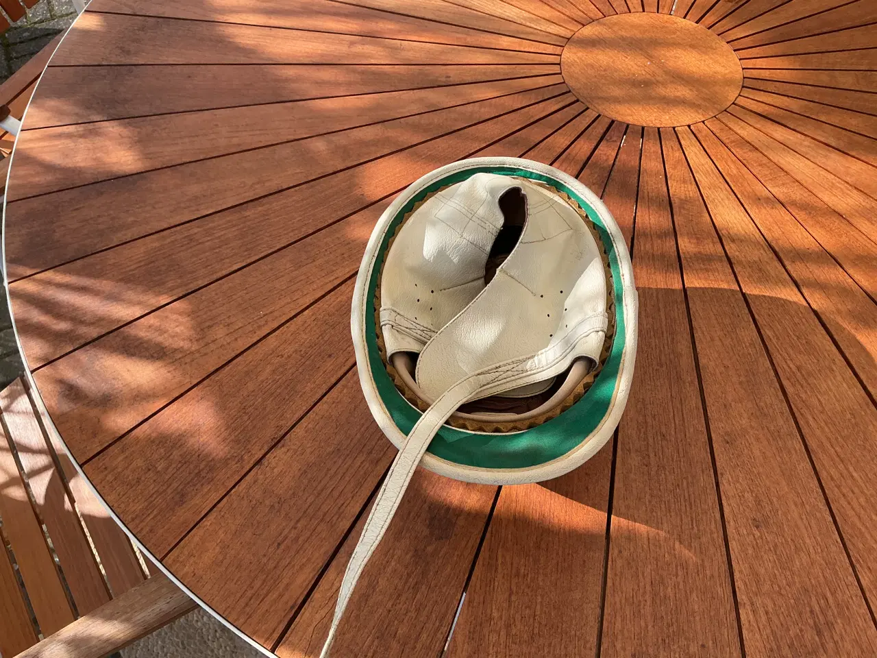 Billede 3 - Æggeskal  styrthjelmtil veteran knallert 