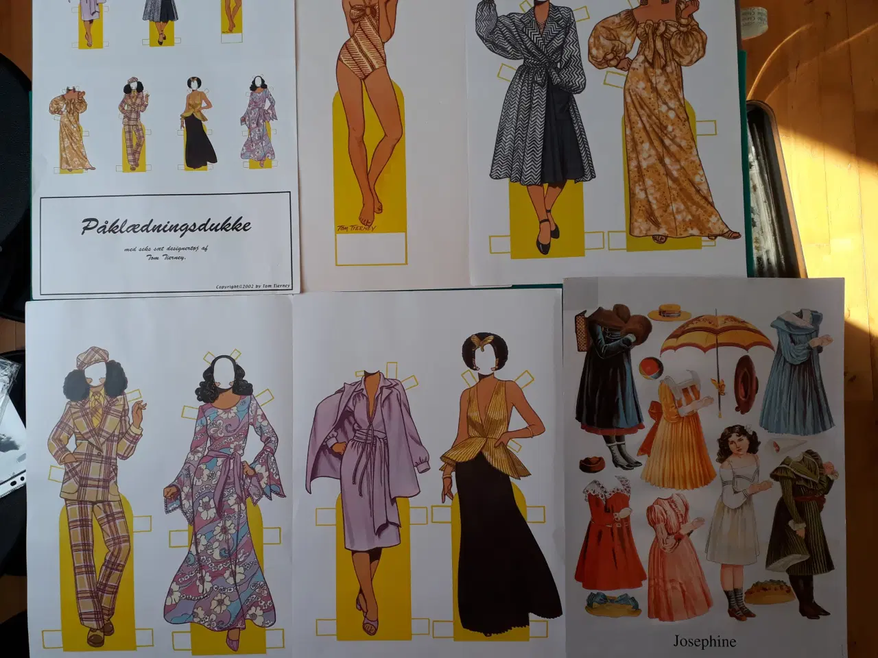 Billede 1 - Påklædningsdukker