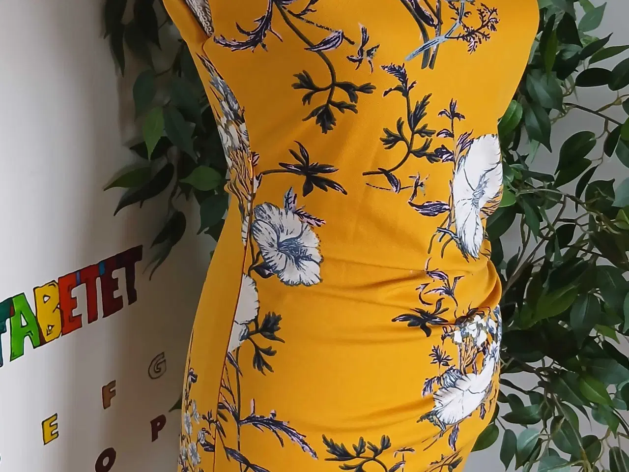 Billede 4 - Kjole. Kaffe. Small/36