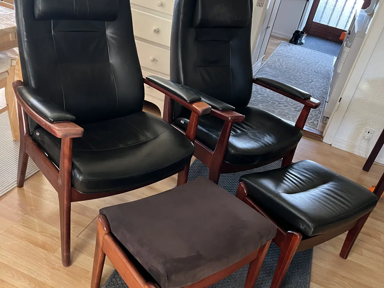 Billede 4 - 2 Farstrup otiums lænestole m/ skamler