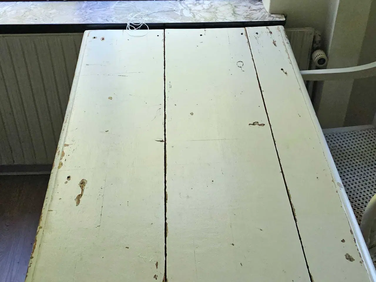Billede 3 - Spisebord med 5 stole 