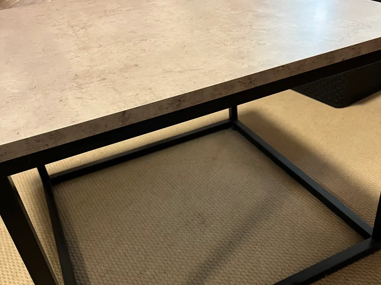 Billede 3 - Sofa/hjørnebord grå og sort