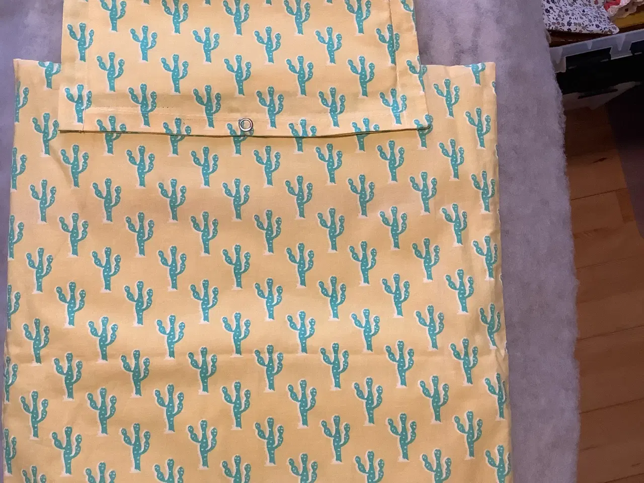 Billede 4 - Dyne og pude sæt til dukkeseng og dukkevogn