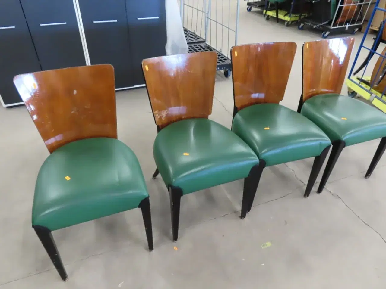 Billede 1 - 4 stk. Stole med træryg og grøn læder