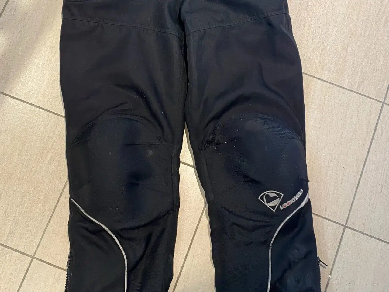 Billede 5 - Tøj, tanktaske, børne hjelm, 2 styks intercom. mm.