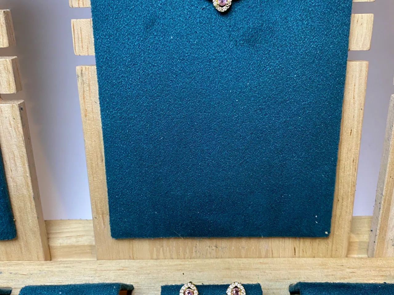 Billede 4 - Halskæde og øreringe sæt med lilla sten