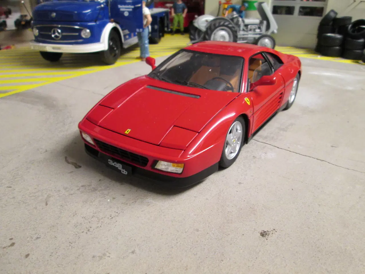 Billede 2 - Modelbil   Ferrari 348 TB   Hotwheels-elite   1:18