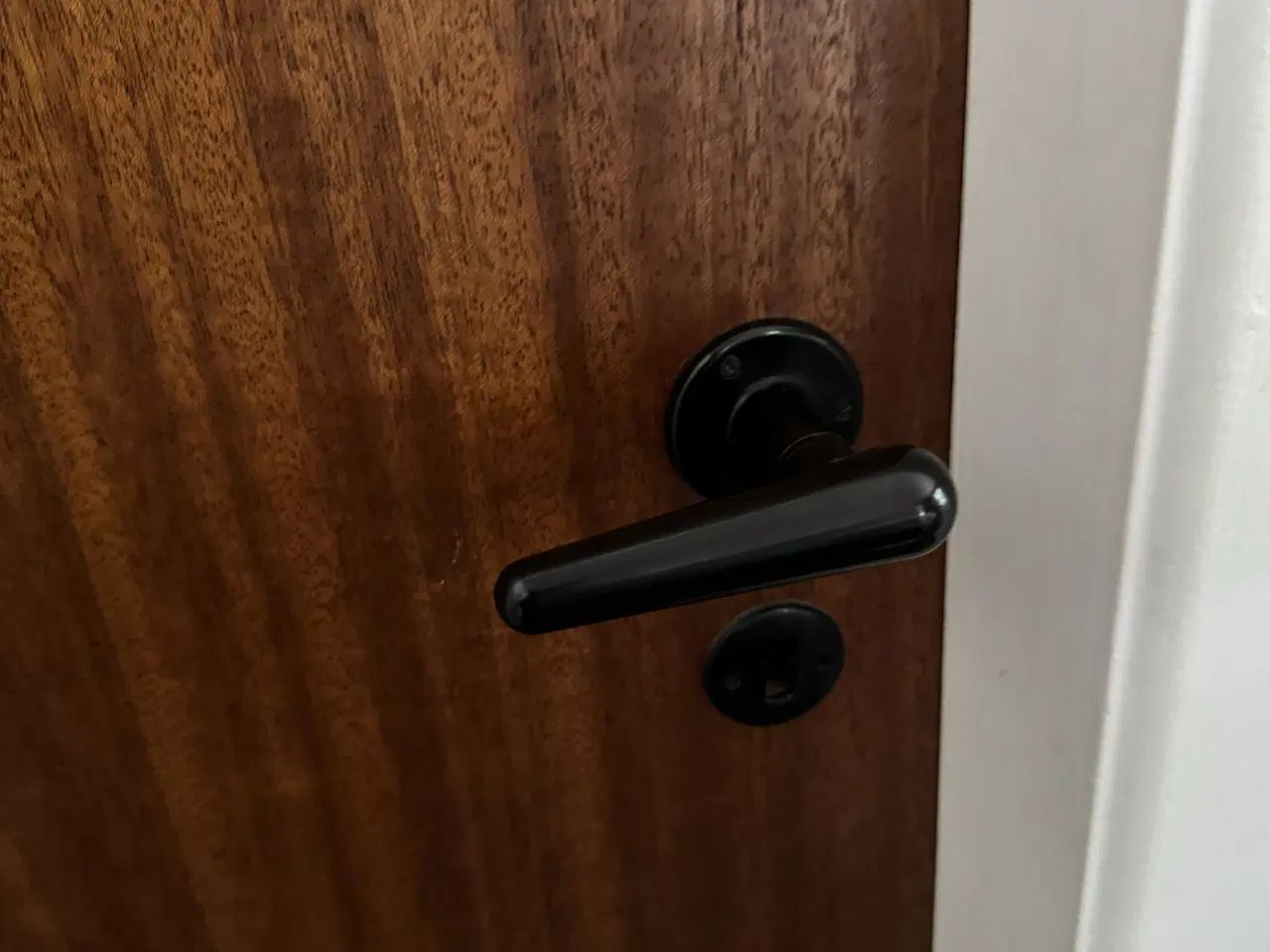 Billede 3 - Teaktræsdøre med sorte håndtag originale fra 1969