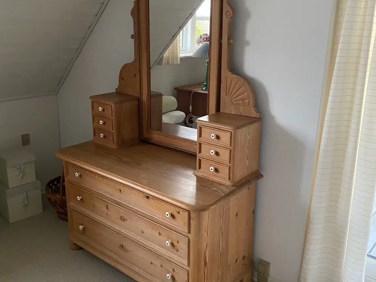 Billede 2 - Flot gammel chatol med spejl