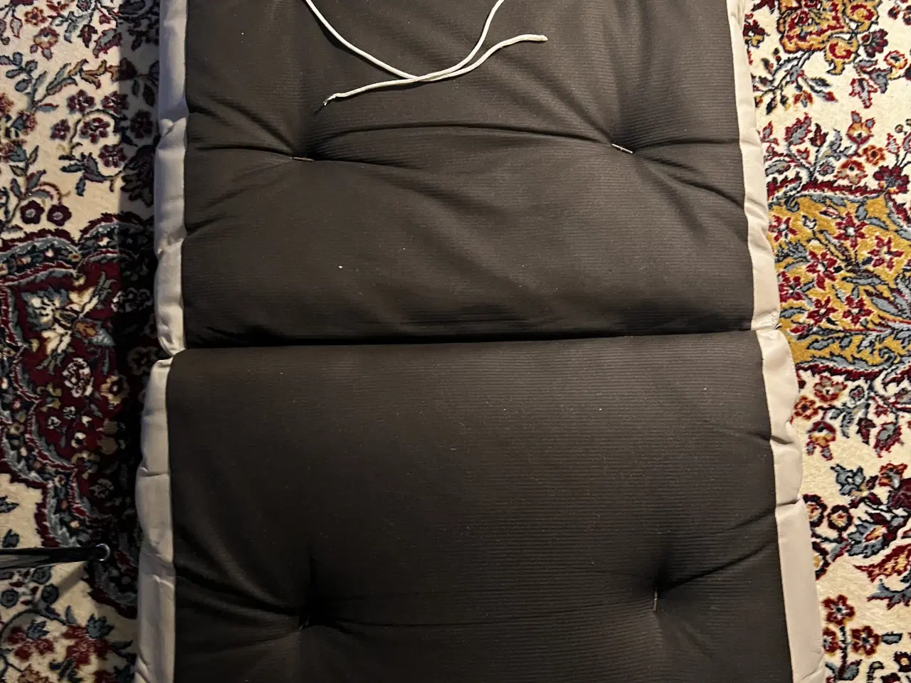 Billede 2 - 2 sandfarvede skind hynder I. Relling