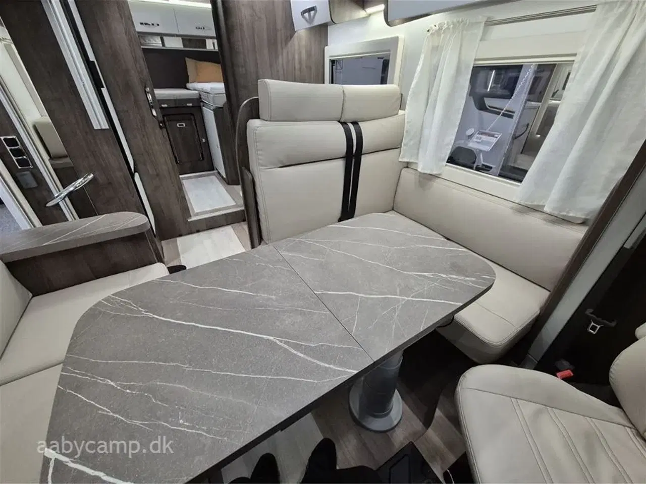 Billede 9 - 2024 - Benimar Tessoro T463 Special Edition   Nk. pakke. Automatgear. solceller. markise. to stk. 95Ah Batterier. smart tv med soundbar. lyse lædersæder.  KUN 16000 KM!!!