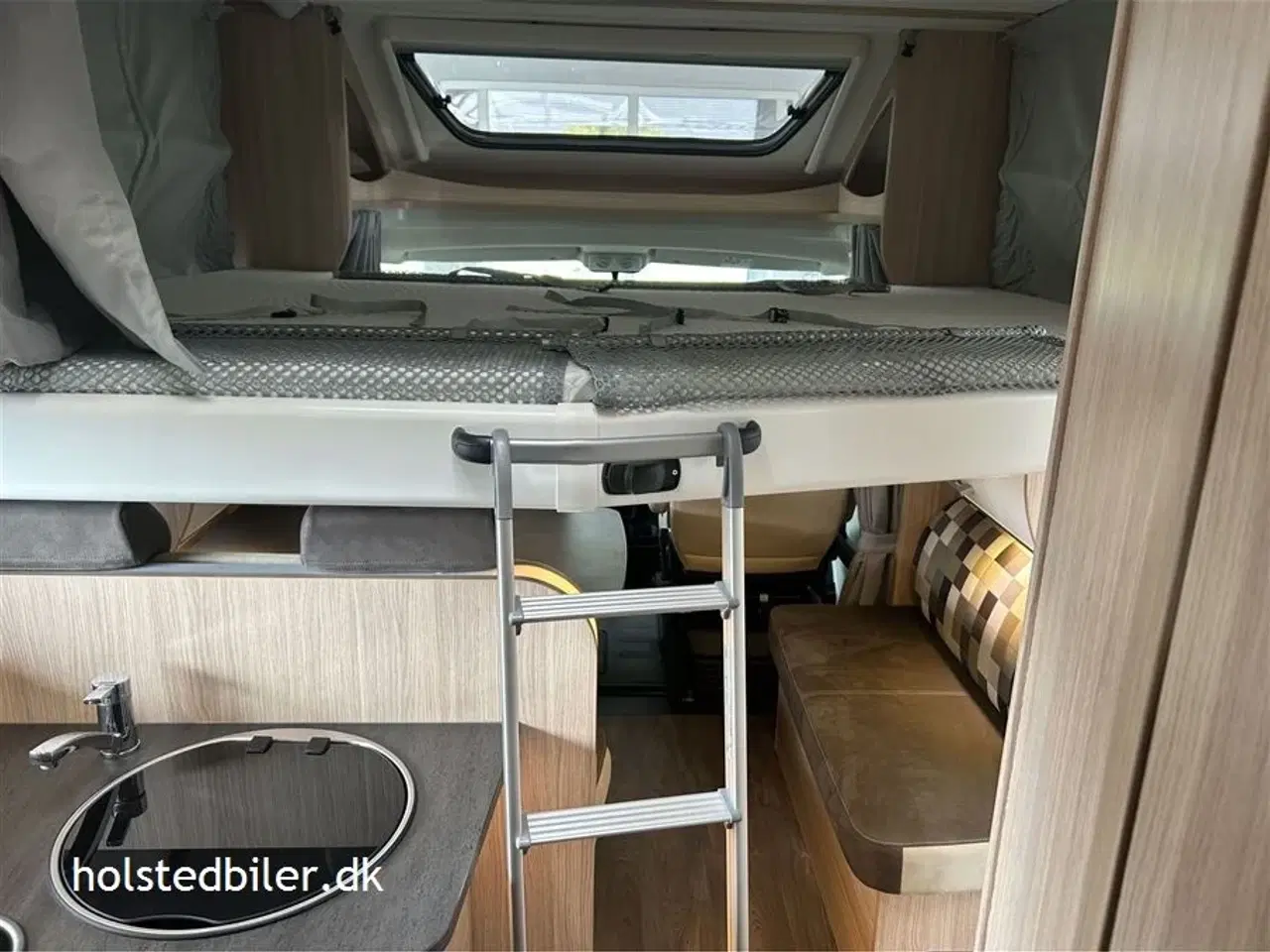 Billede 13 - 2019 - SunLight T 67 Activ   Km 42000 - 5 selepladser - hævesænkeseng.