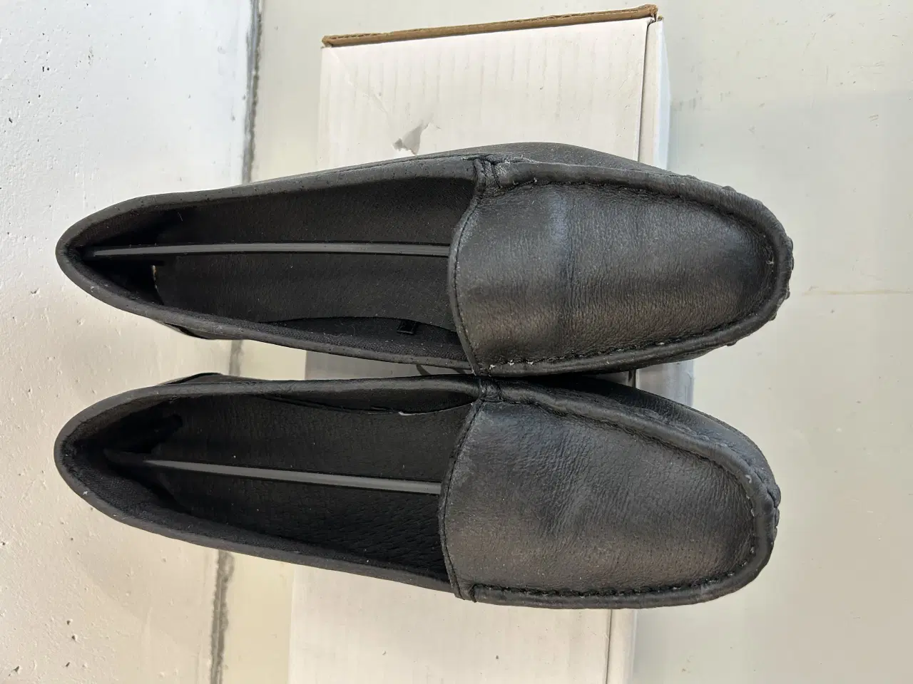 Billede 5 - 100 par damemokkasiner sælges. BYD