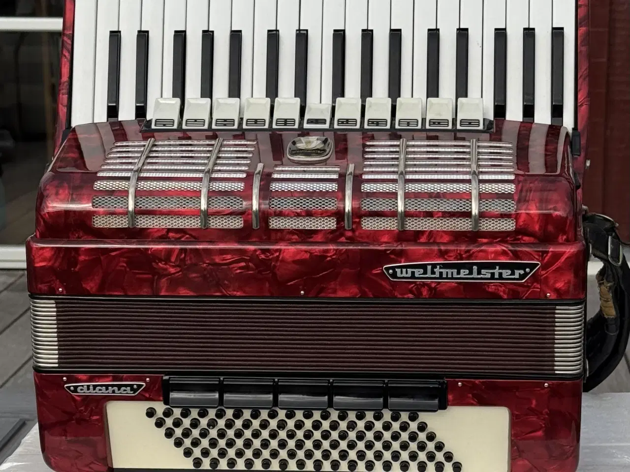 Billede 1 - Flot og velspillende Weltmeister harmonika sælges