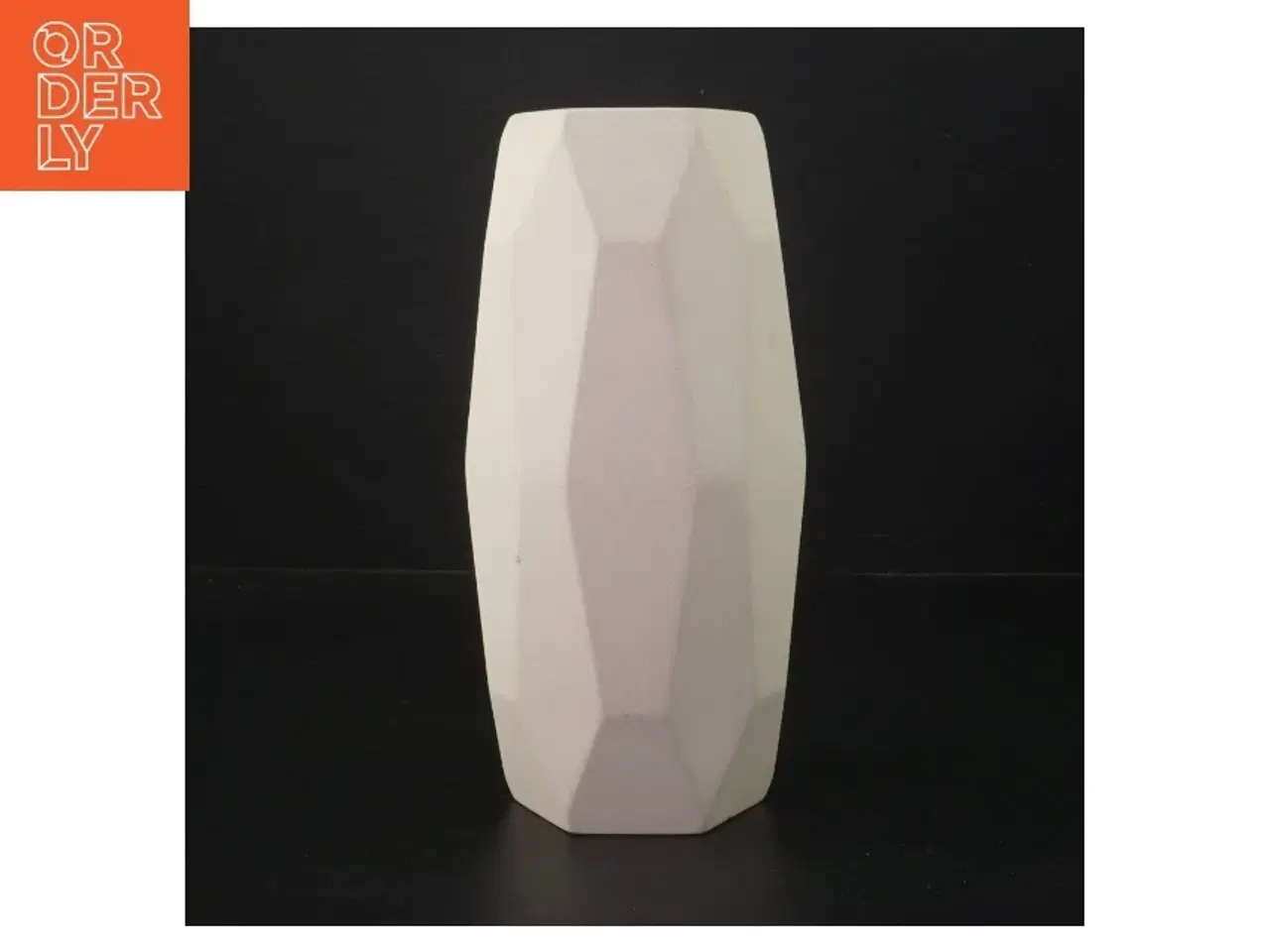 Billede 1 - Grå vase fra Muuto (str. H. 22 cm. ø. 8 cm)