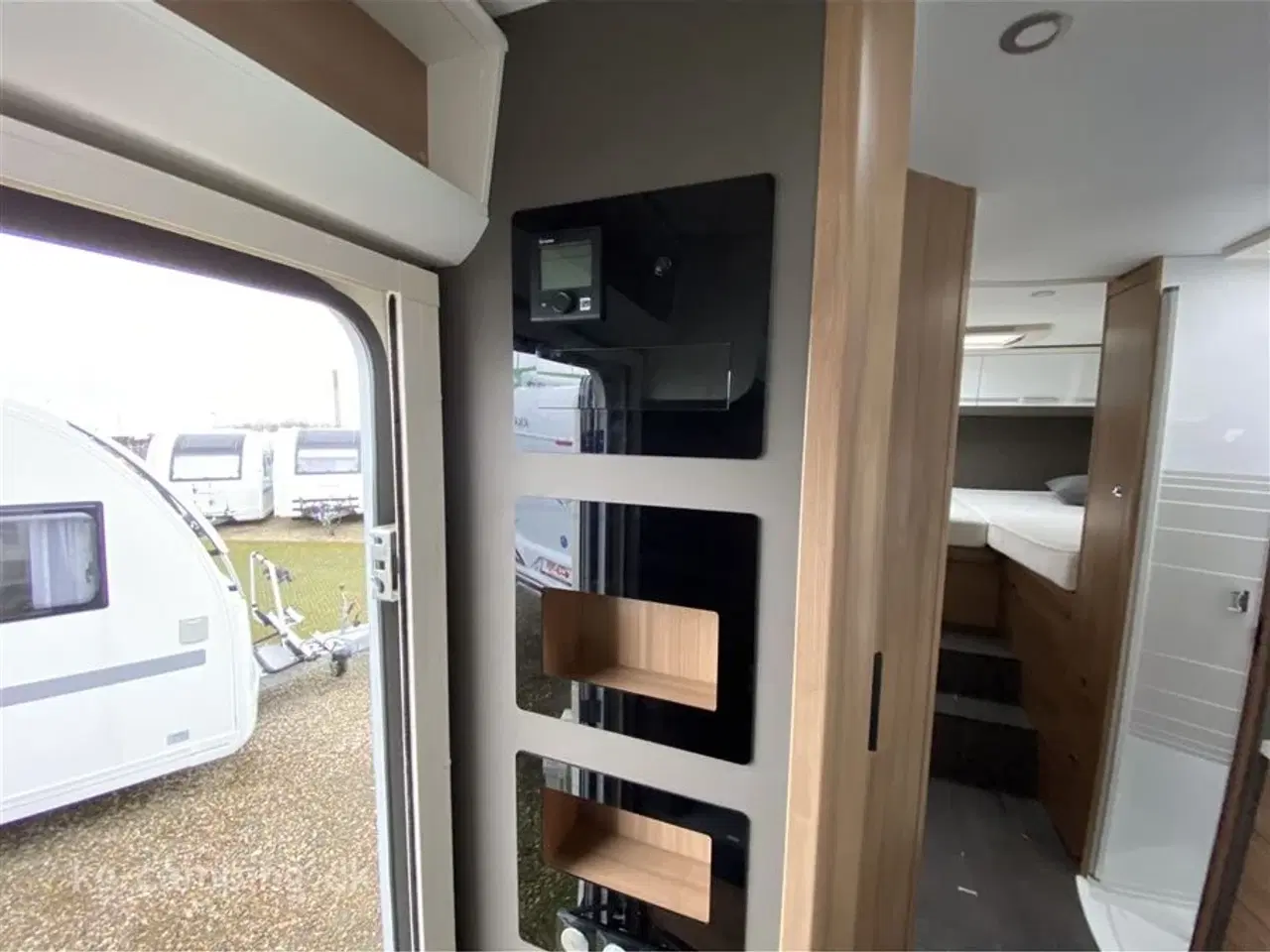 Billede 11 - 2022 - Adria Coral XL Plus A670 SL   Adria Coral PLUS 670 SL XL med Alkove - automatgear.