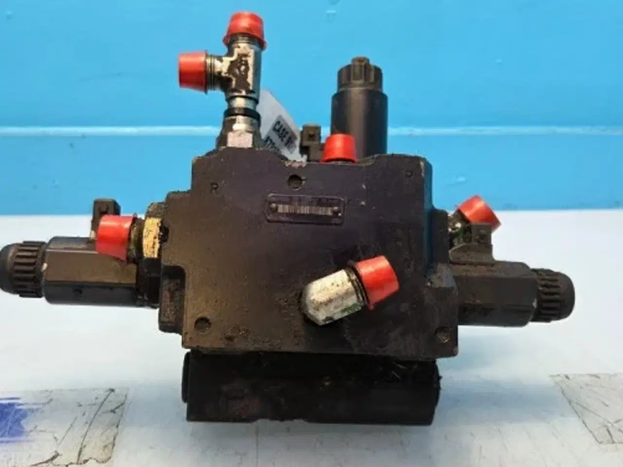 Billede 17 - Case 9120     Ventil   87313989