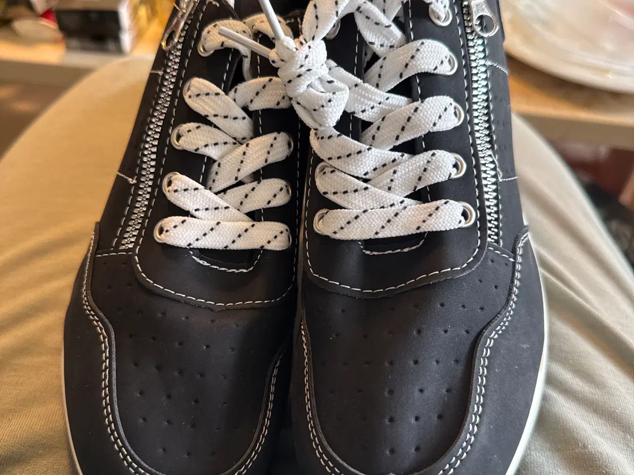 Billede 1 - Sneakers  sælges