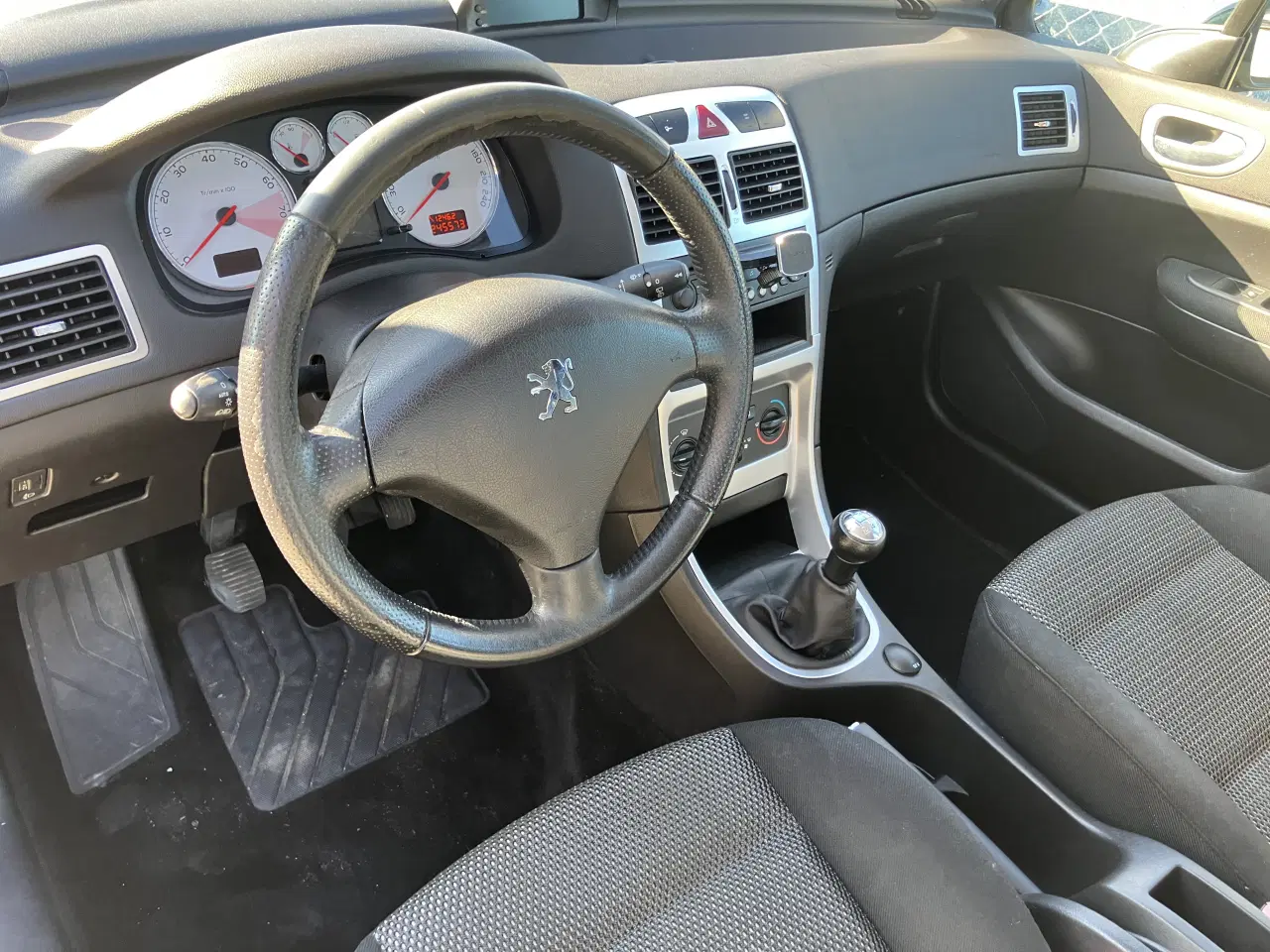 Billede 5 - Velholdt Peugeot 307 og pæn bil 