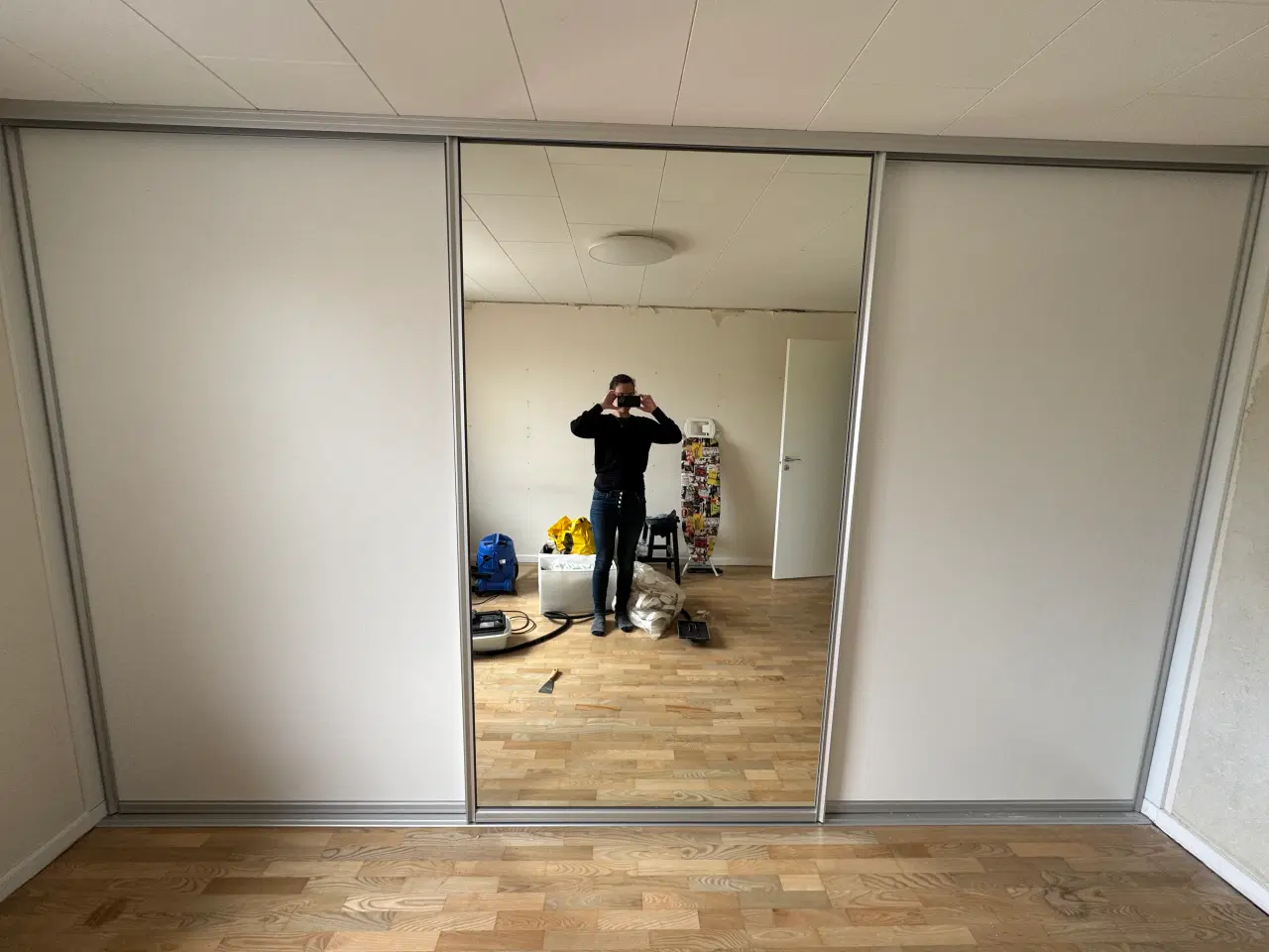 Billede 5 - KVIK indbygget garderobe med skydedør