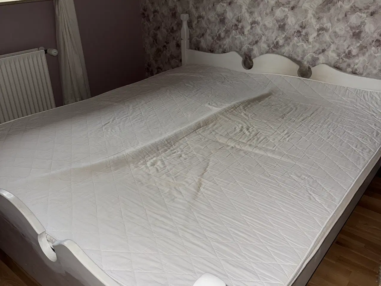 Billede 1 - Debbeltseng i træ med lameller