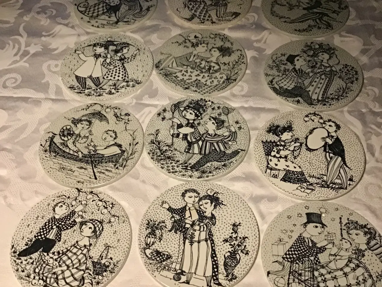 Billede 4 - Bjørn Wiinblad smørebrætter / Sorte