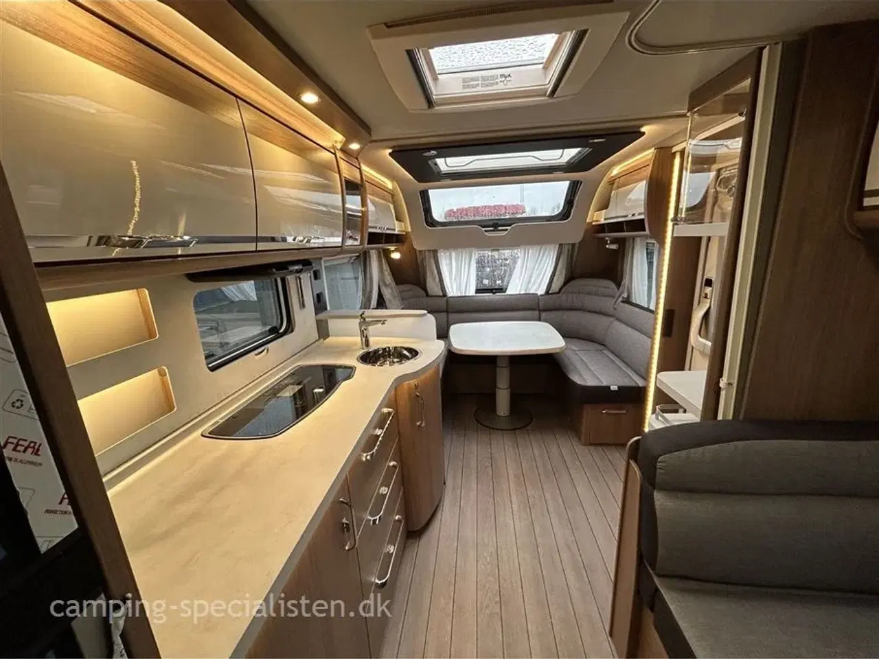 Billede 6 - 2024 - Knaus Scandinavian Selection 650 UDF   Knaus Scandinavian Selection 650 UDF 2024 - nyt eksteriør - kan ses hos Camping-Specialisten dk - inkl. Enduro mover monteret.