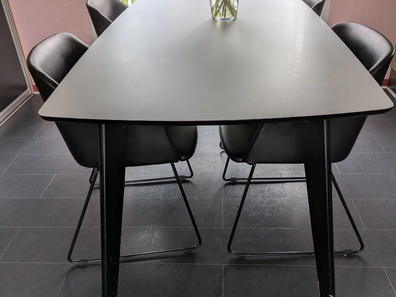 Billede 1 - Spisebord med hvid laminatplade