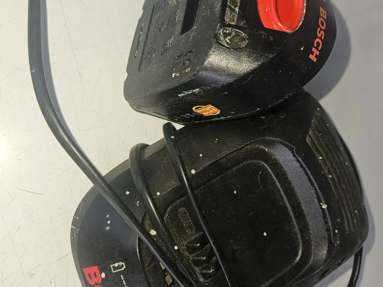 Billede 2 - re skrue maskine fra bosch med 2 batterier og opla