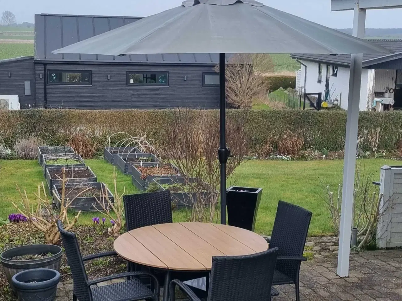Billede 2 - Havebord+4 stole+parasol m.fod