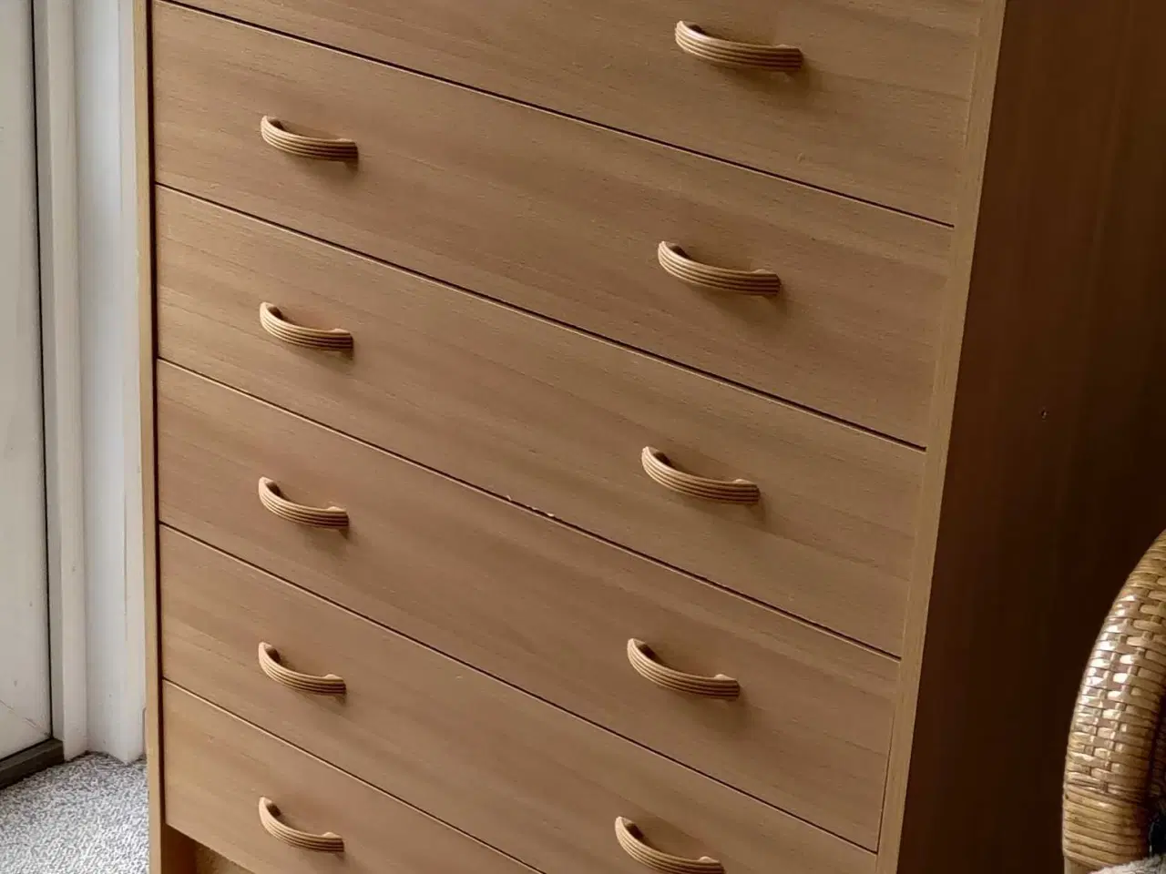 Billede 2 - Kommode, honning farvet.