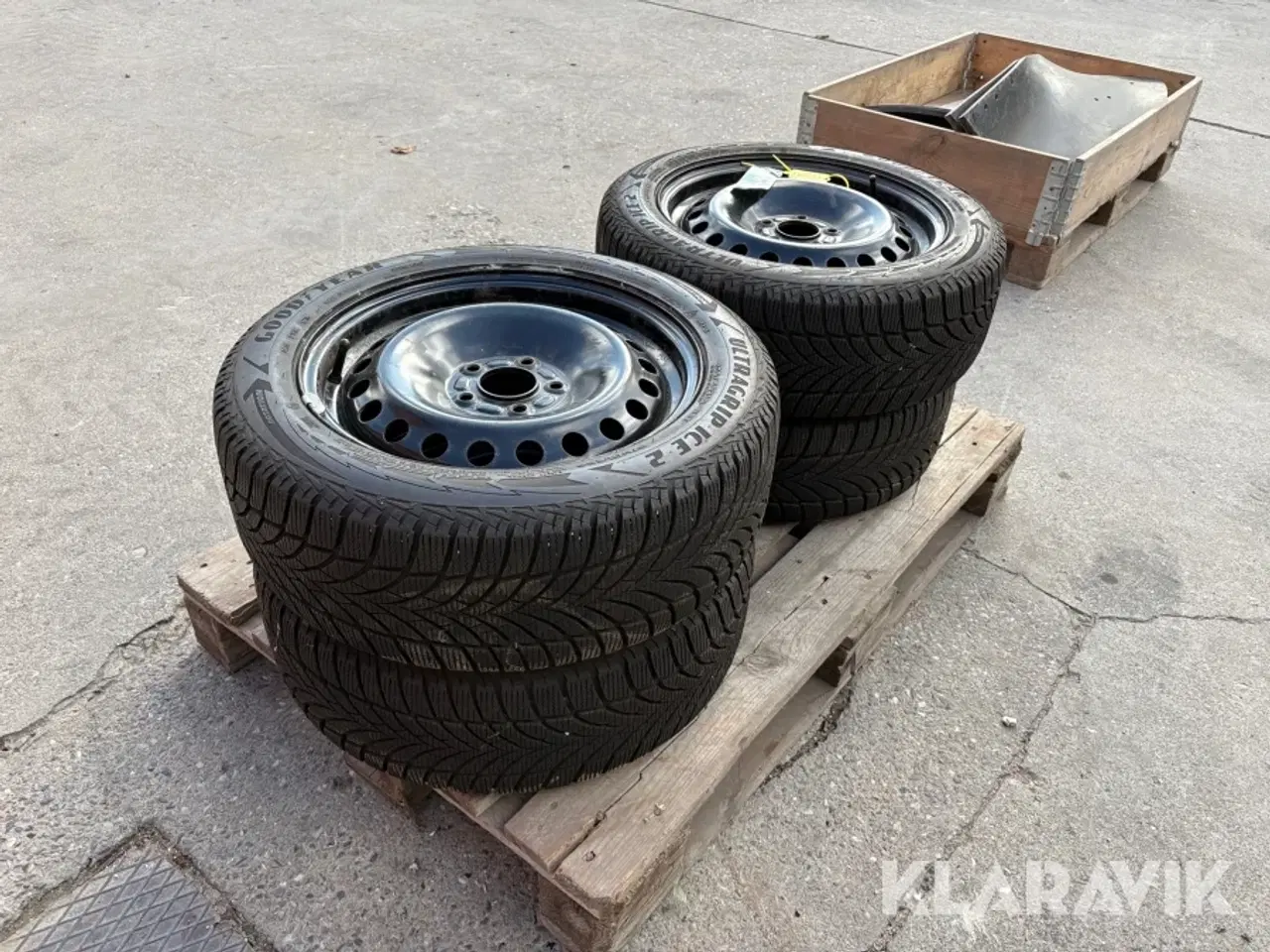 Billede 3 - Dæk med fælg Goodyear Ultragrip Ice2
