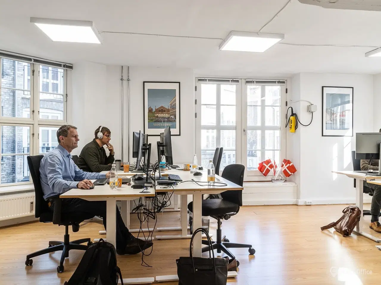 Billede 4 - Nyistandsat. fuldt møbleret kontor i historisk ejendom – centralt og roligt beliggende i København