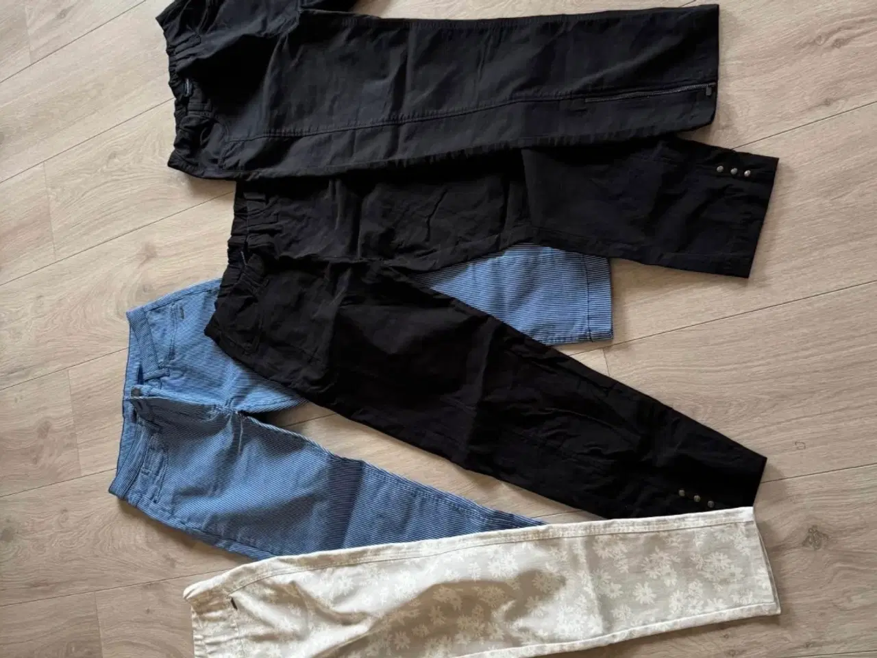 Billede 1 - Laurie bukser str 40 pris for alle 