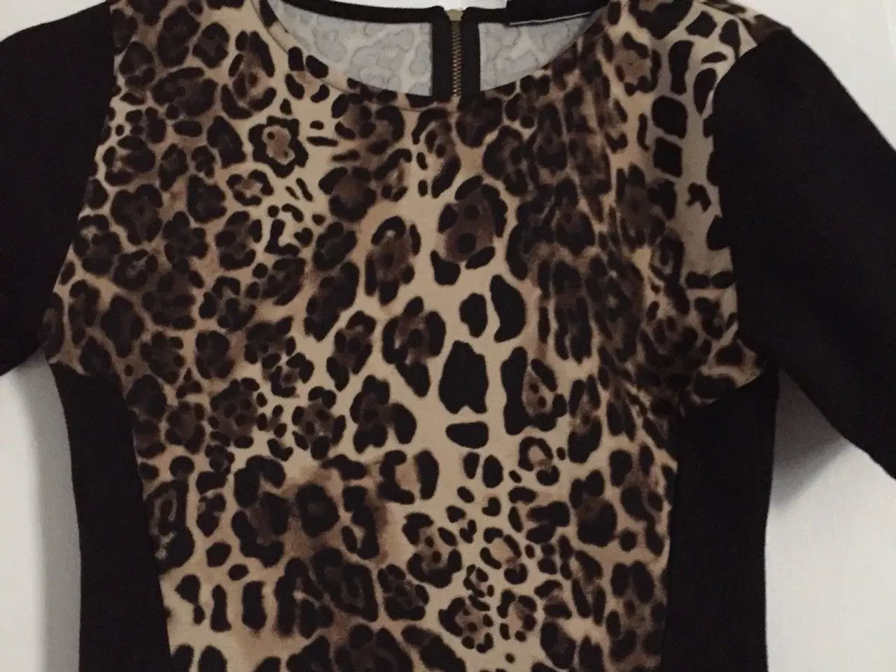 Billede 2 - Kjole.leopard print.Brand: Warehouse./str: 40