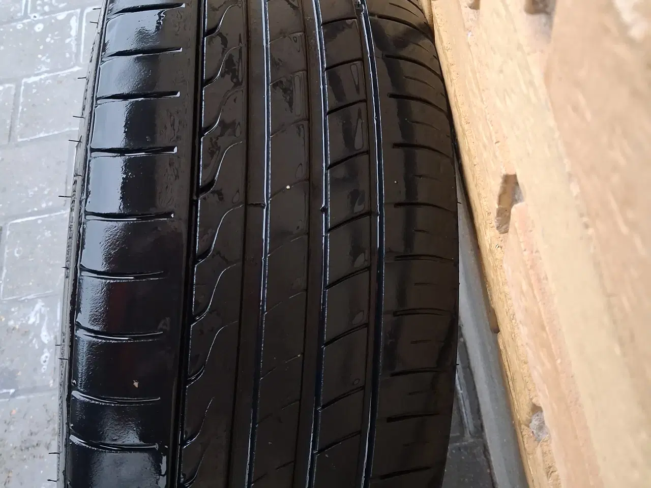 Billede 2 - 4 stk. Fine Alufælge, 2 med gode dæk