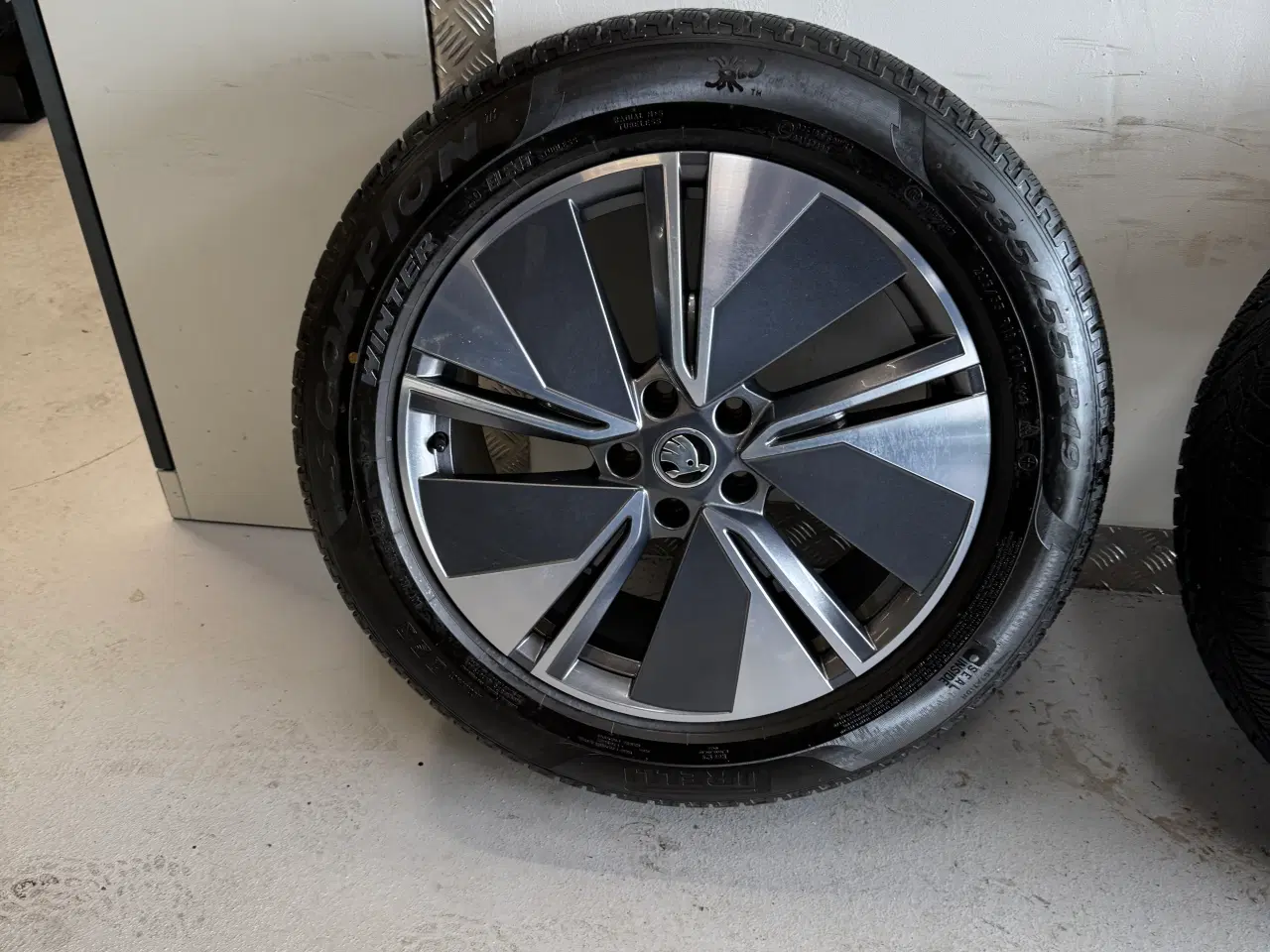 Billede 2 - Originale 19” Skoda enyaq fælge med vinterdæk