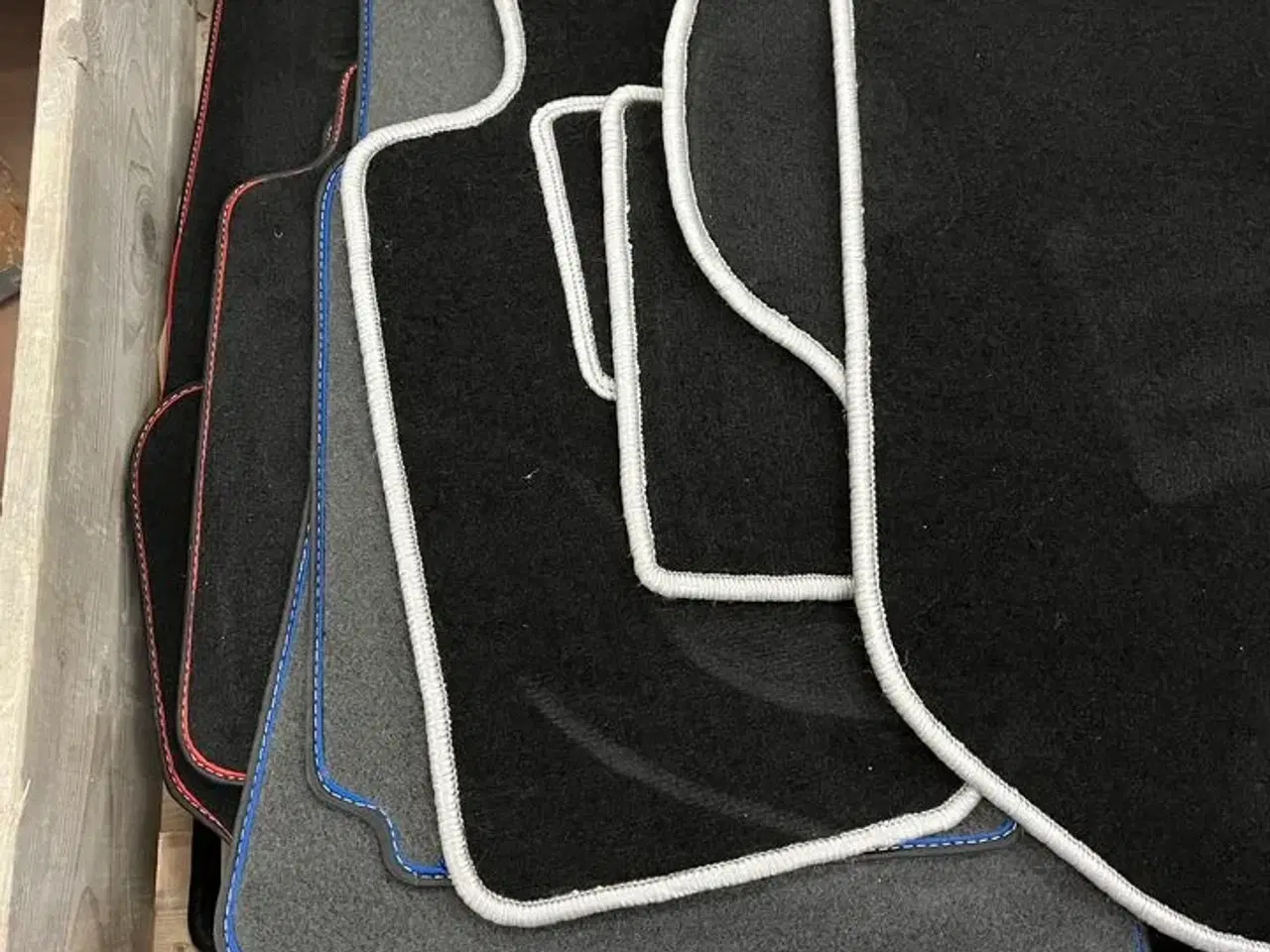 Billede 3 - 28 stk. bilmåtter, ass. Farver og størrelser