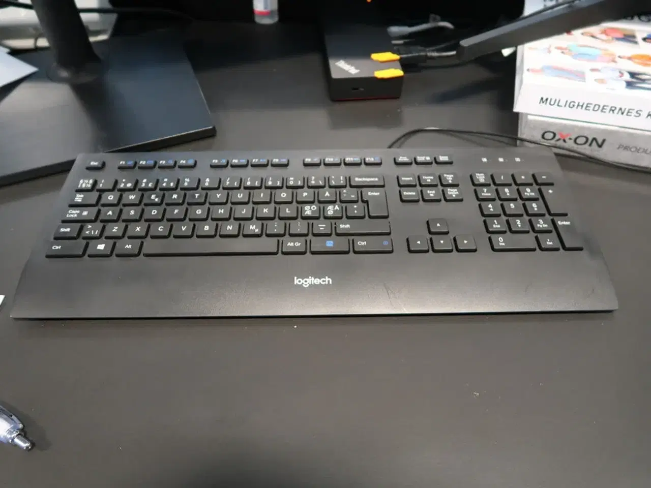 Billede 2 - 2 stk. computerskærme SAMSUNG S27CG650, F27T370FWR med tastatur